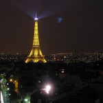 nočná Paríž