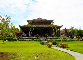 Bali – Raj surferov